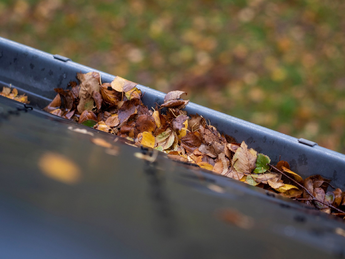 Yearly Gutter Maintenance Services London & Surrey Yearly gutter maintenance service in London and Surrey - Expert technicians performing annual maintenance and scheduled inspections